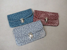 Lade das Bild in den Galerie-Viewer, Kleine Geldbörse Zarte Blüten versch. Farben