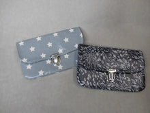 Lade das Bild in den Galerie-Viewer, Kleine Geldbörse Sterne/Sträucher versch. Farben
