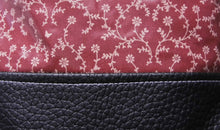 Lade das Bild in den Galerie-Viewer, Beutelrucksack zarte Blüten rot