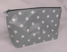 Lade das Bild in den Galerie-Viewer, Kosmetik / Kulturtasche L versch. Muster