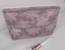 Lade das Bild in den Galerie-Viewer, Kosmetiktasche M versch. Muster