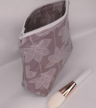 Lade das Bild in den Galerie-Viewer, Kosmetiktasche M versch. Muster