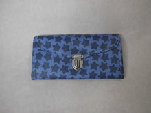 Lade das Bild in den Galerie-Viewer, Große Geldbörse - blaue Sterne