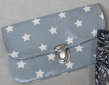 Lade das Bild in den Galerie-Viewer, Kleine Geldbörse Sterne/Sträucher versch. Farben
