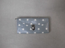 Lade das Bild in den Galerie-Viewer, Große Geldbörse - graue Sterne