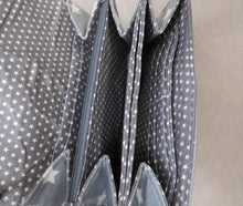 Lade das Bild in den Galerie-Viewer, Große Geldbörse - graue Sterne