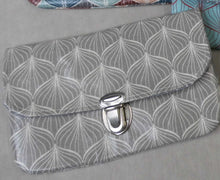 Lade das Bild in den Galerie-Viewer, Kleine Geldbörse Zwiebel versch. Farben