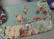 Lade das Bild in den Galerie-Viewer, Kleine Blumen versch. Muster