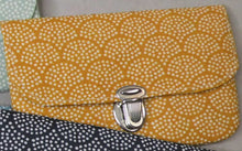 Lade das Bild in den Galerie-Viewer, Kleine Geldbörse Punkte Bogen versch. Farben